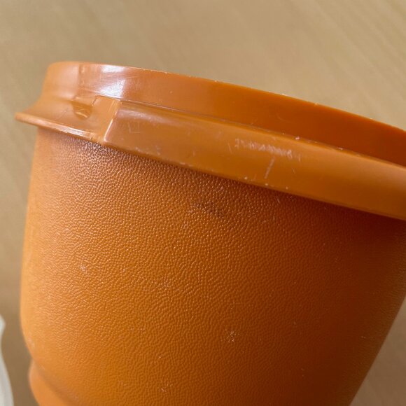 Tupperware - 2 Round Servalier Containers - Picture 5 of 8